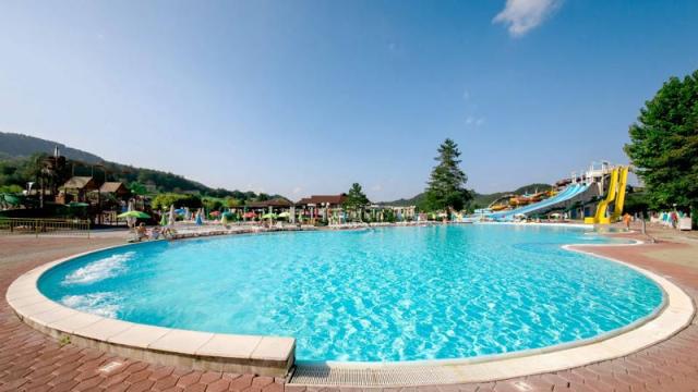 Letní bazénový areál Thermal park Aqualuna bazén dětský bazén.