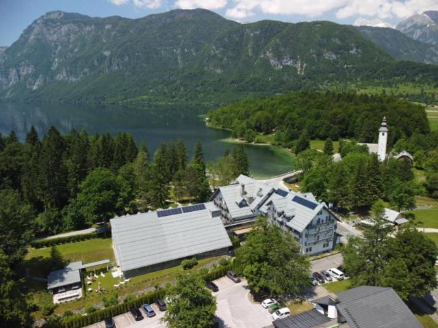 Hotel Jezero a Bohinjské jezero.