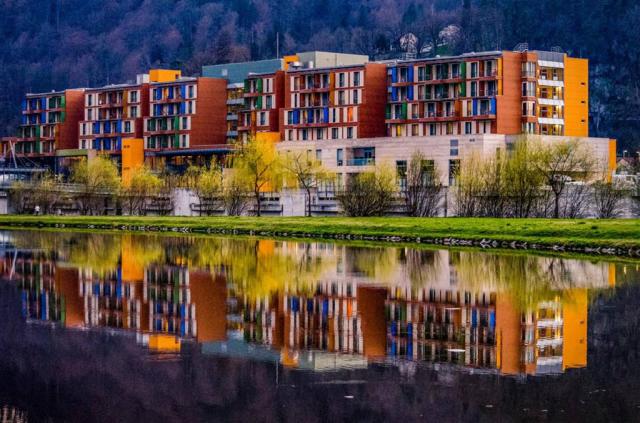 Hotel Thermana Park Laško pohled od řeky.