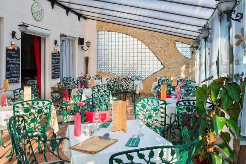 Restaurace zimní zahrada.