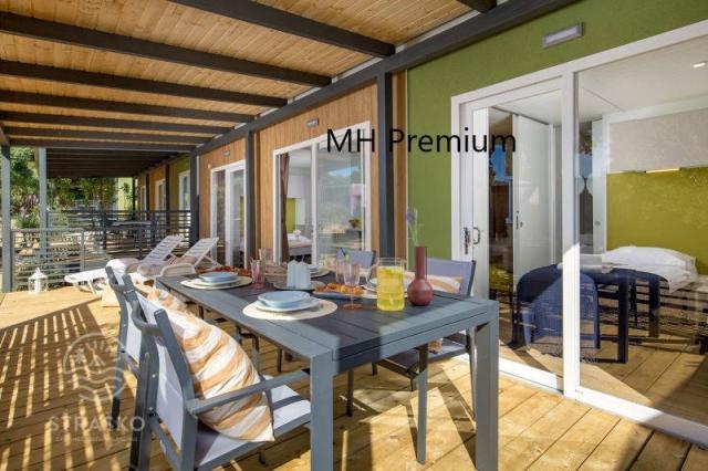 Kemp Straško - mobile home Premium - venkovní posezení.