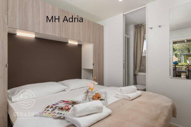 Kemp Straško - mobile home Adira - dvoulůžková ložnice, manžels