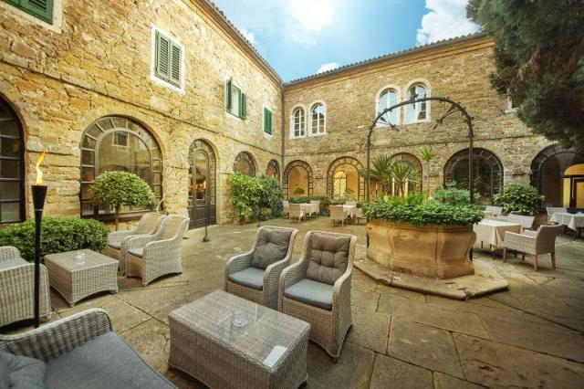 Patio s možností posezení.