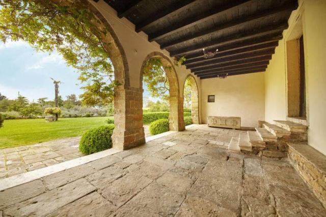 Východ na travnaté plochy areálu Ankaran.