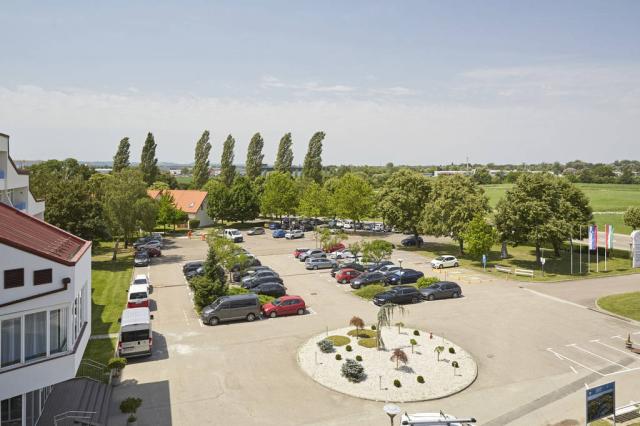 Centrální parkoviště.
