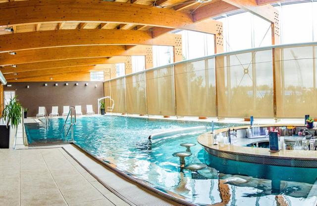 Aquacity bazén vnitřní termální s barem.