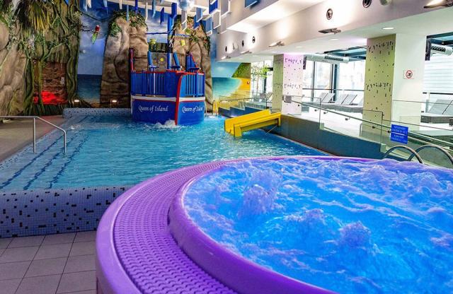 Aquacity bazén vnitřní dětský se slanou vodou a vířivka.