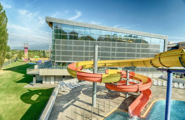 Aquacity bazén venkovní se skluzavkami a tobogány.