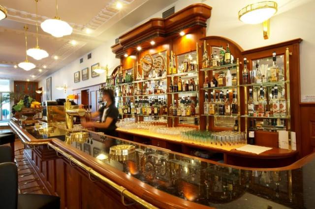 Restaurace bar.