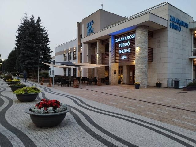 Termální koupaliště Gránit Zalakaros hlavní vchod.