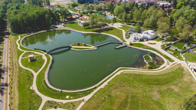 Termální koupaliště Gránit přírodní jezero.