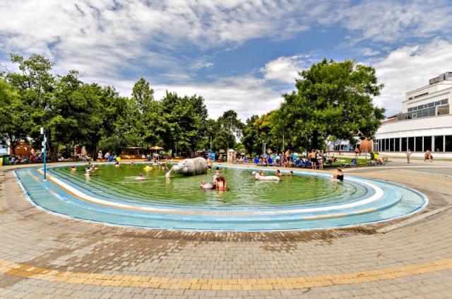 Termální areál Hungarospa letní koupaliště bazén dětský.