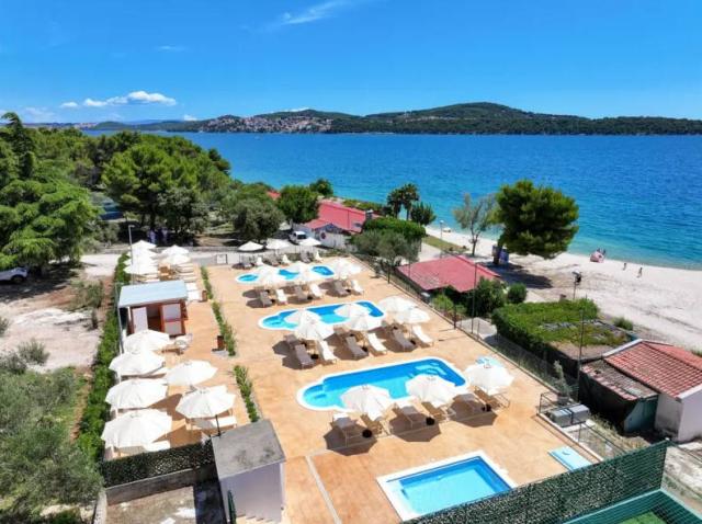 Apartmány Medena - venkovní bazény.