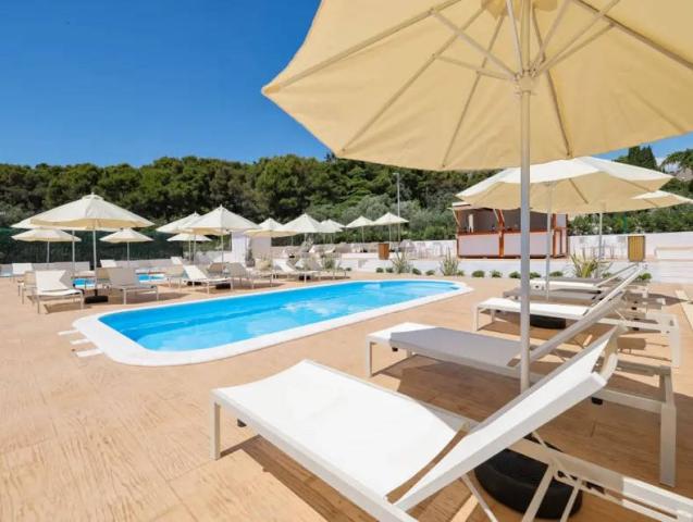 Apartmány Medena - venkovní bazén.