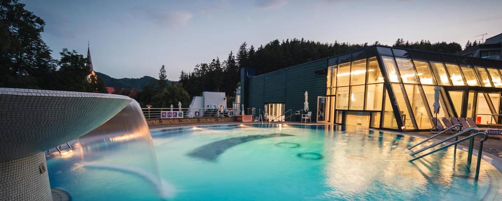 Bazénový komplex v hotelu Vita - venkovní bazén.