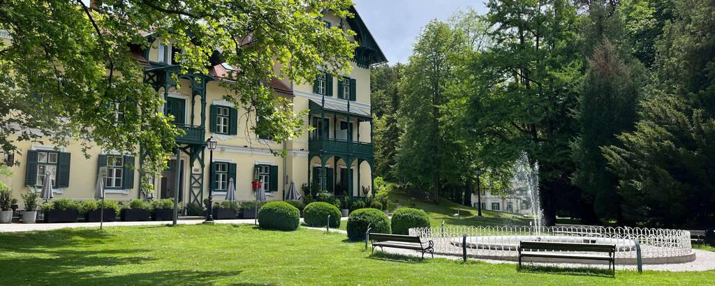 Terme Dobrna - hotel Švycarija s vodotryskem.