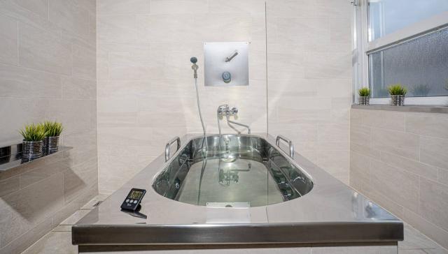 Balneocentrum vana na podvodní masáže.