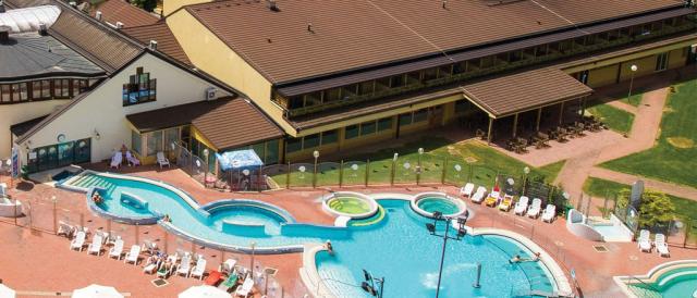Zeleni Gaj hotel s bazény.