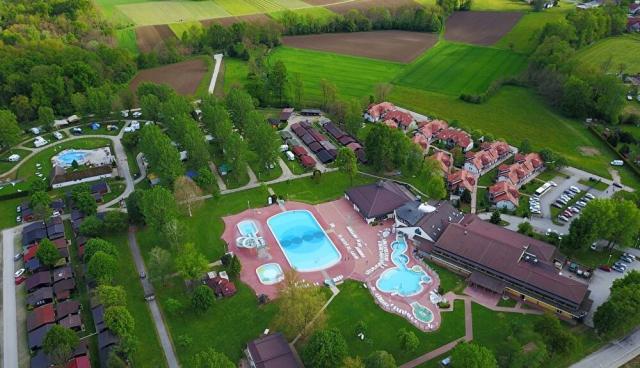 Terme Banovci areál Zeleni Gaj hotel, prázdninové domky, bazény