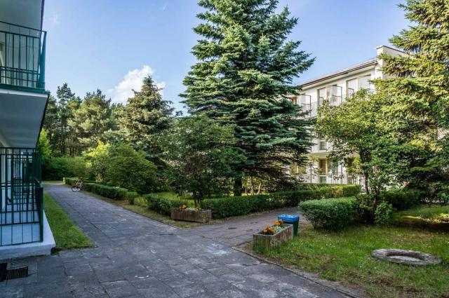 Prostory mezi budovami.