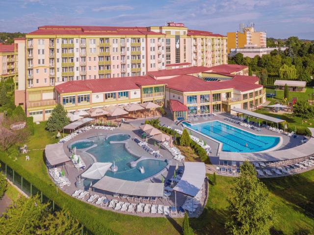 Hotel Karos Spa exterier.