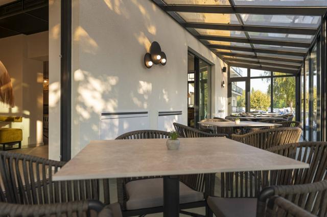 Restaurace zastřešená terasa.