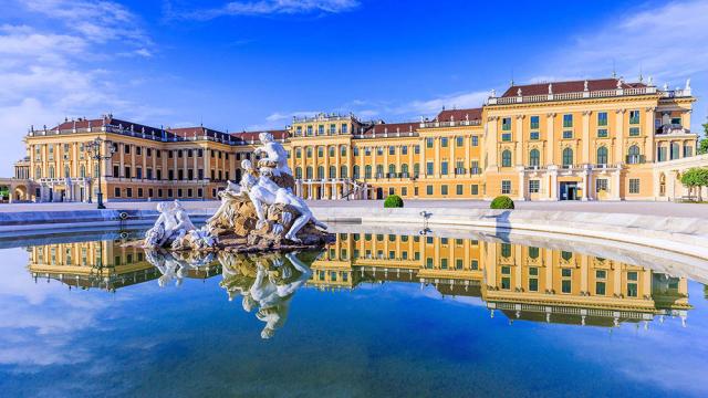 wien_schonbrunn_AdobeStock_165307715_BLOG.jpg