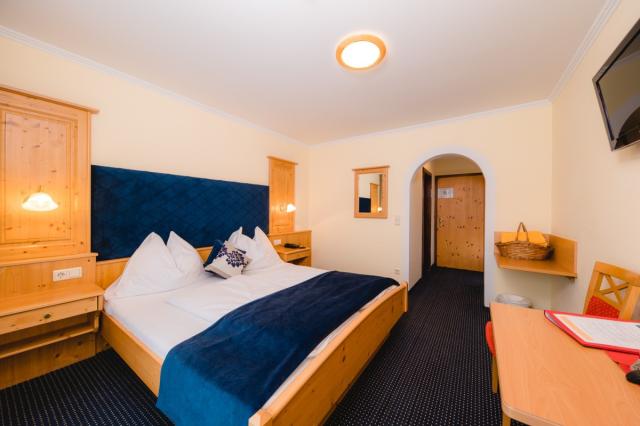 Doppelzimmer-Haupthaus-gross.jpg