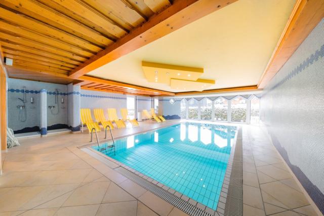 hotel-mit-hallenbad-altenmarkt-zauchensee-gross.jpg