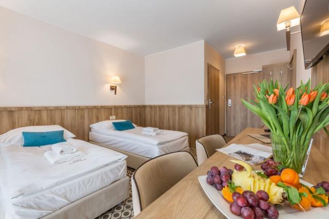 Hotel Borowy Dwor - dvoulůžkový pokoj.jpg