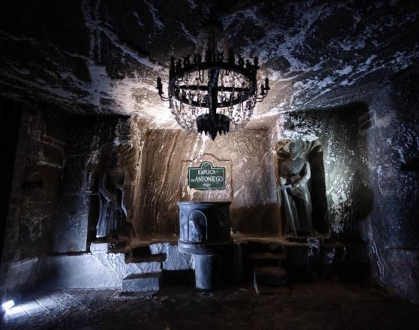 875px_kopalnia-soli-wieliczka-baner-kaplicaantoniego-wirtualny-