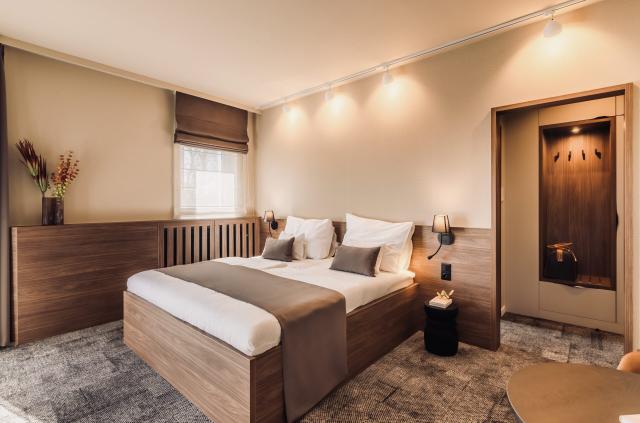 double-deluxe-room-scaled.jpeg