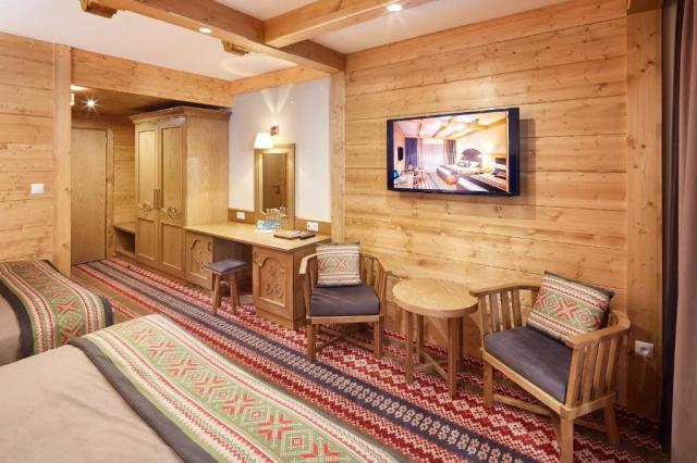 Hotel Bania pokój Superior 1.jpg