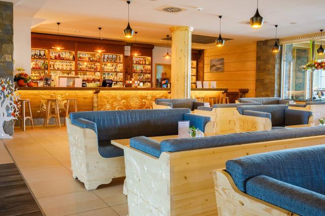 lobby bar.jpg
