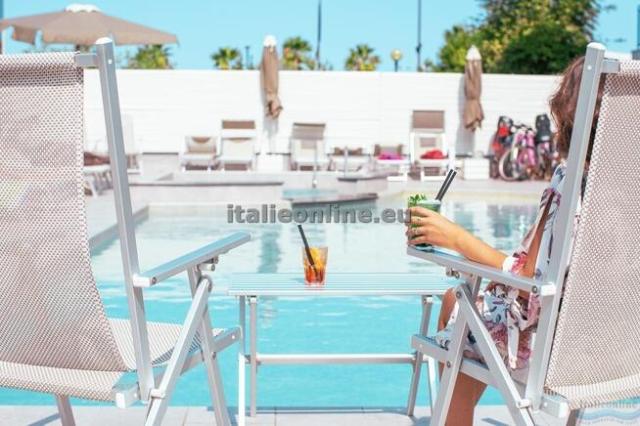 Hotel Ferretti Beach