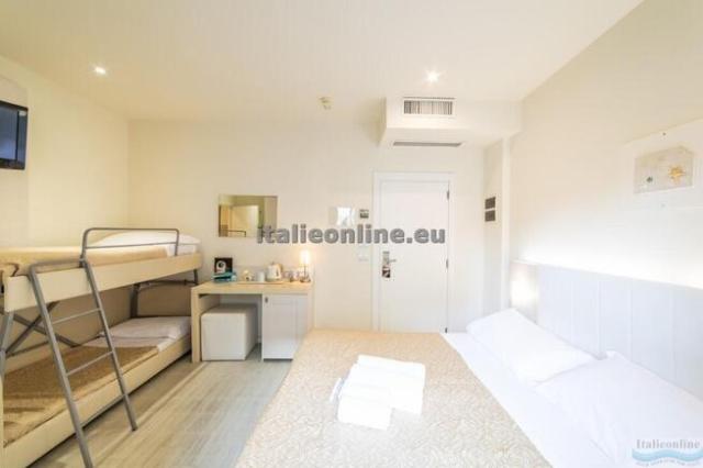 Hotel Ferretti Beach