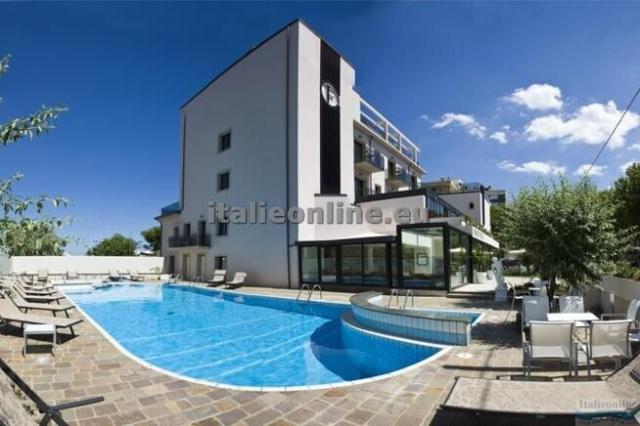 Hotel Ferretti Beach