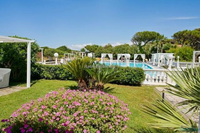 Hotel Domizia Palace