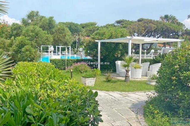 Hotel Domizia Palace