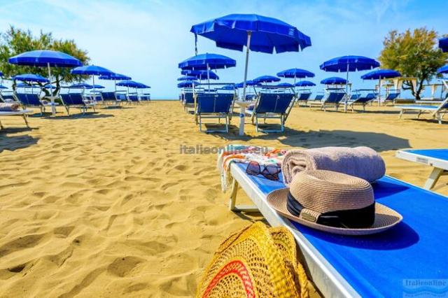 Pareus Beach Resort