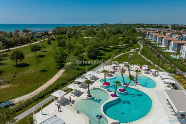 Pareus Beach Resort