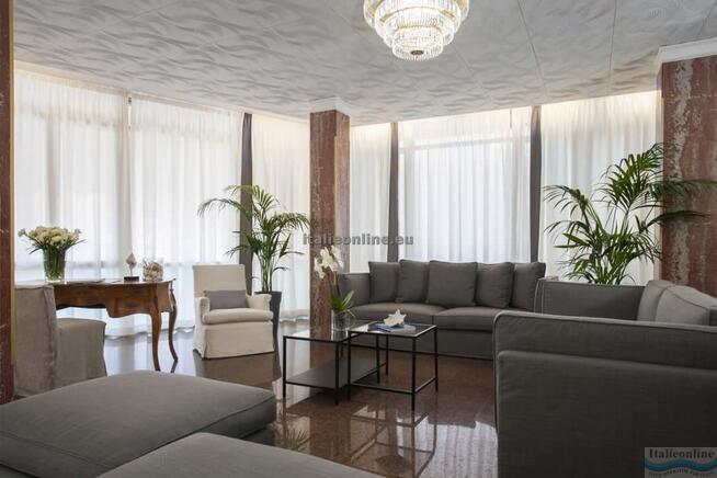 Hotel Imperial Palace