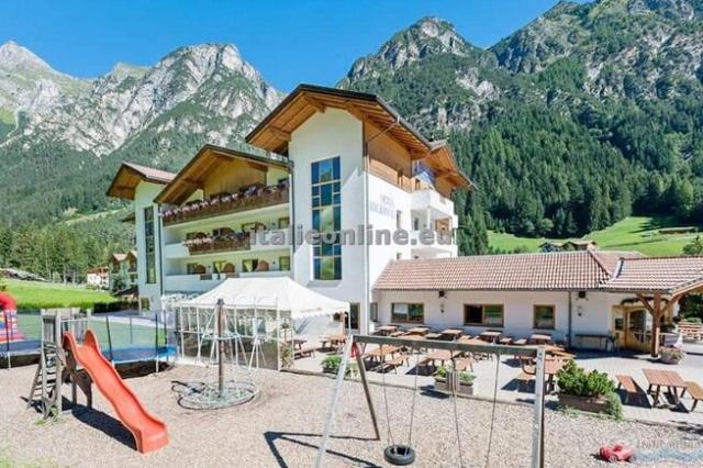 Hotel Bergkristall SKI