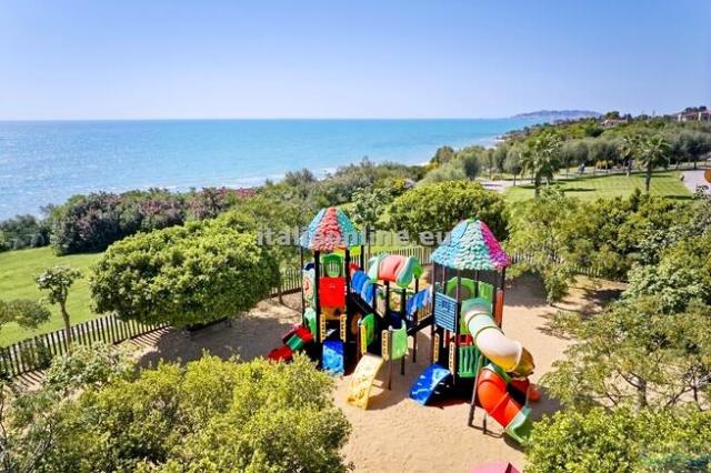 Serenusa Resort