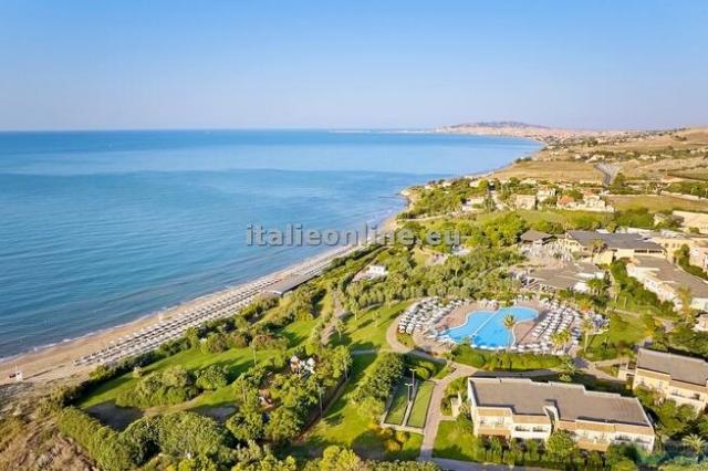 Serenusa Resort