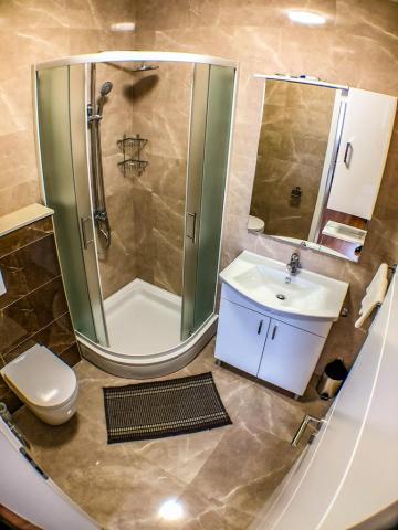 VELIMIR_BATH_01.JPG