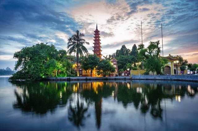HANOI - TRAN QUOC PAGODA.JPG