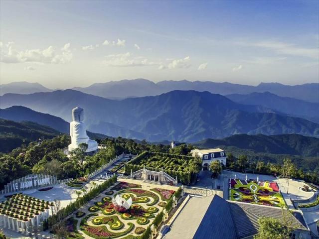 DA NANG - BA NA HILLS.JPG