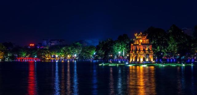 HANOI - HOAN KIEM LAKE 2.JPG