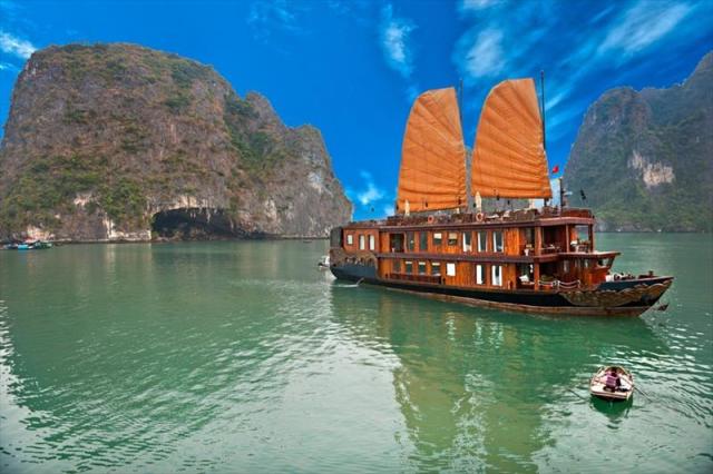 VIETNAM_09_HALONG BAY.JPG